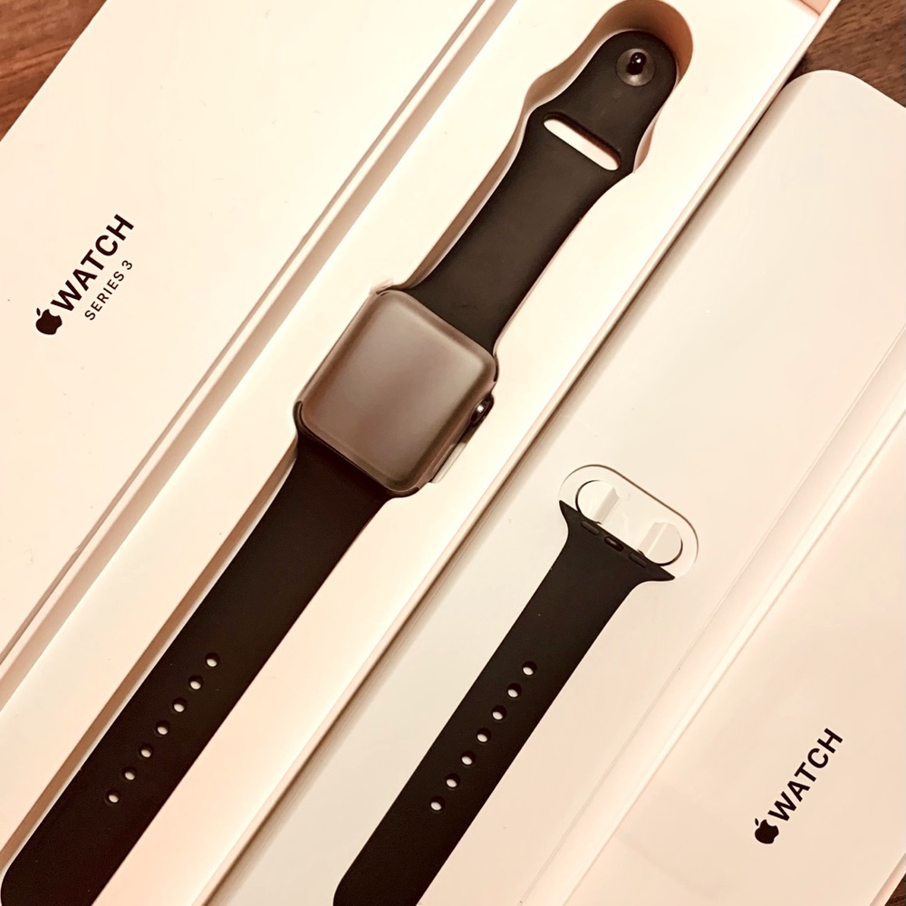 Apple Watch Series 3 (GPS) 42mm - Space Grey